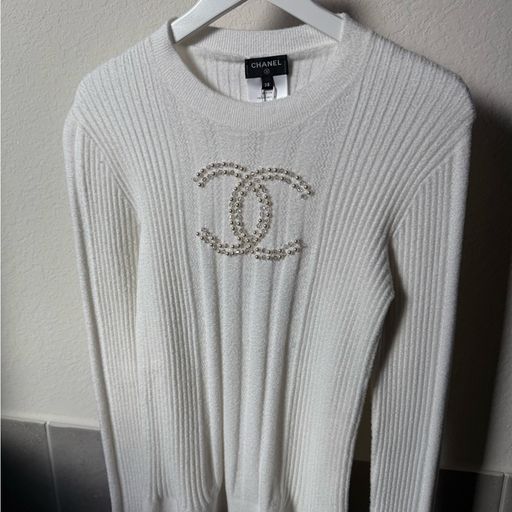 Chanel white pearl logo long sleeve pullover - Picture 9 of 9